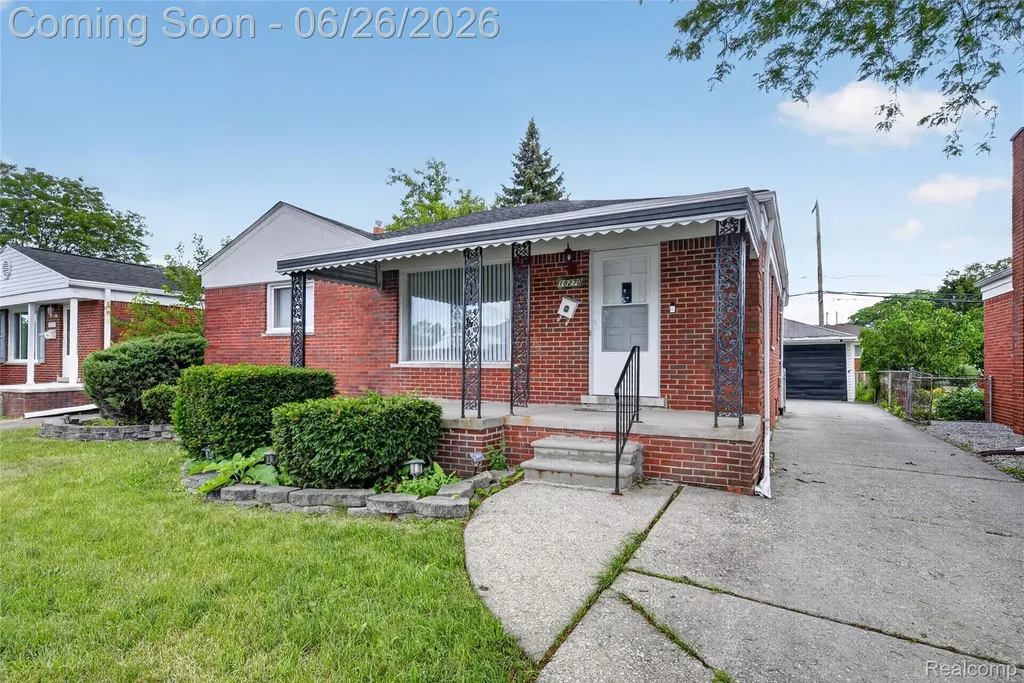 18270 Ash Avenue Eastpointe City MI 48021