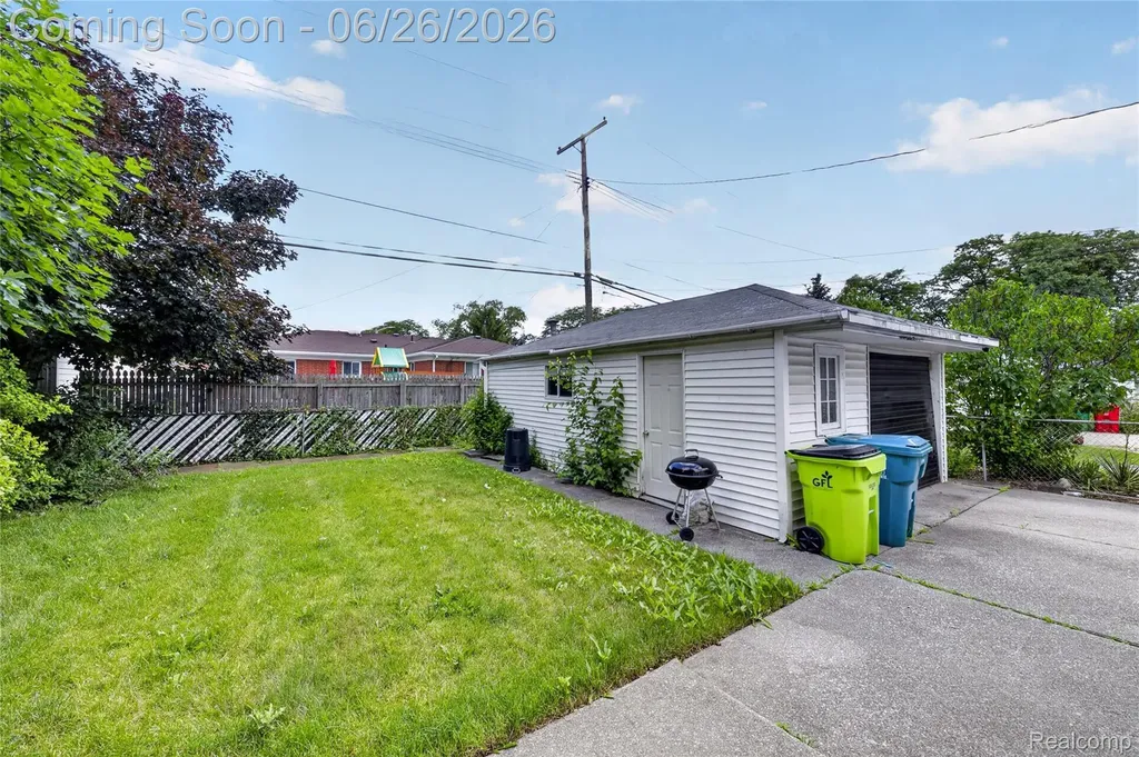 18270 Ash Avenue Eastpointe City MI 48021