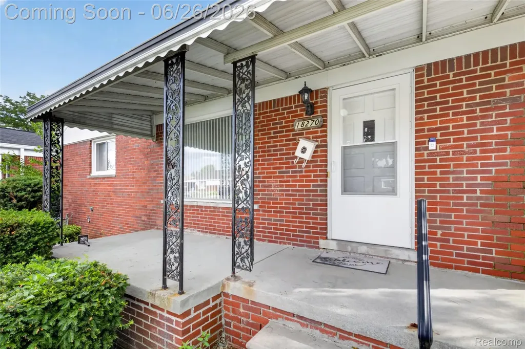 18270 Ash Avenue Eastpointe City MI 48021