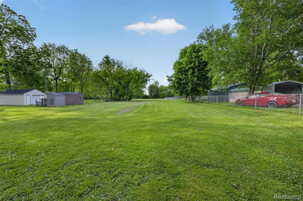 2154 W Maple Avenue Flint Charter Township MI 48507