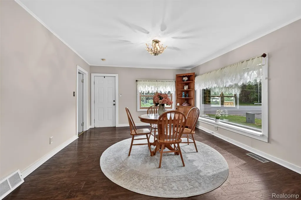 2154 W Maple Avenue Flint Charter Township MI 48507