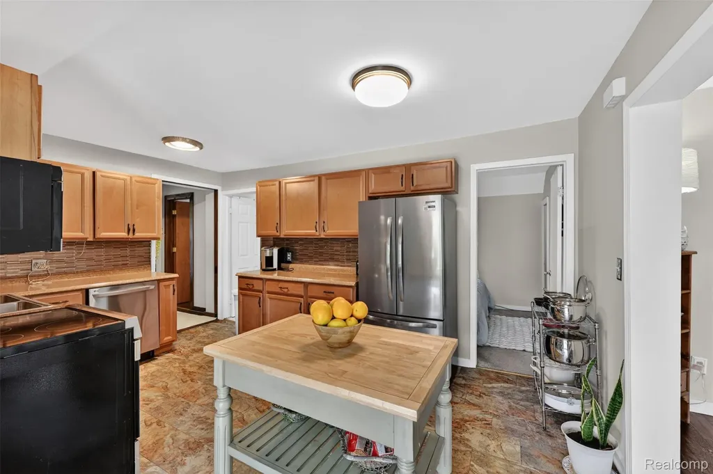 2154 W Maple Avenue Flint Charter Township MI 48507
