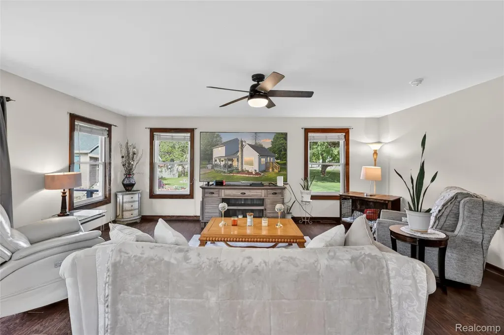 2154 W Maple Avenue Flint Charter Township MI 48507