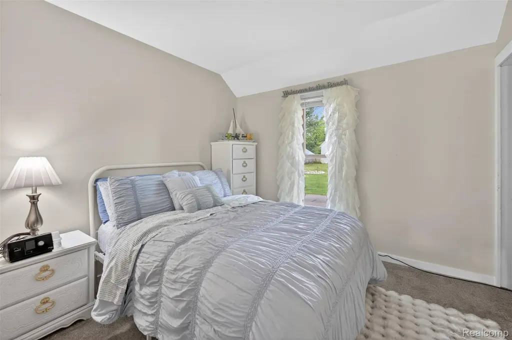 2154 W Maple Avenue Flint Charter Township MI 48507