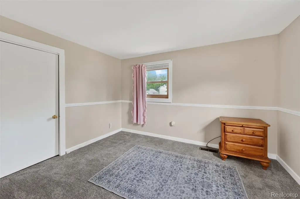 2154 W Maple Avenue Flint Charter Township MI 48507