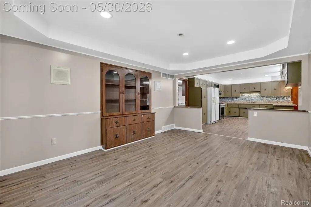 28013 Roan Drive Warren City MI 48093