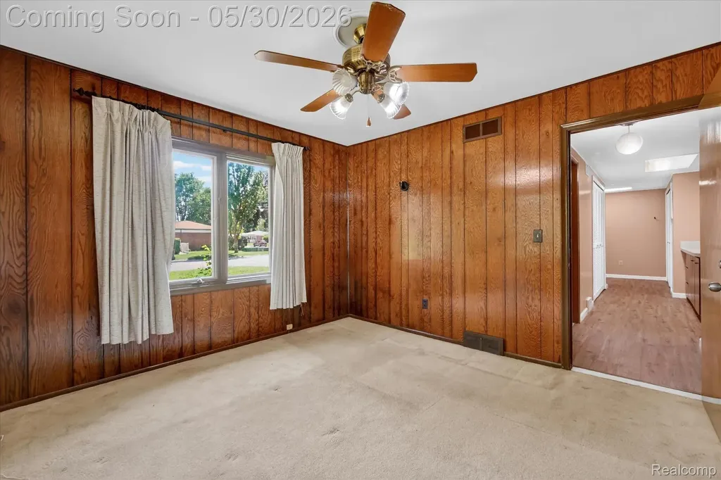 28013 Roan Drive Warren City MI 48093