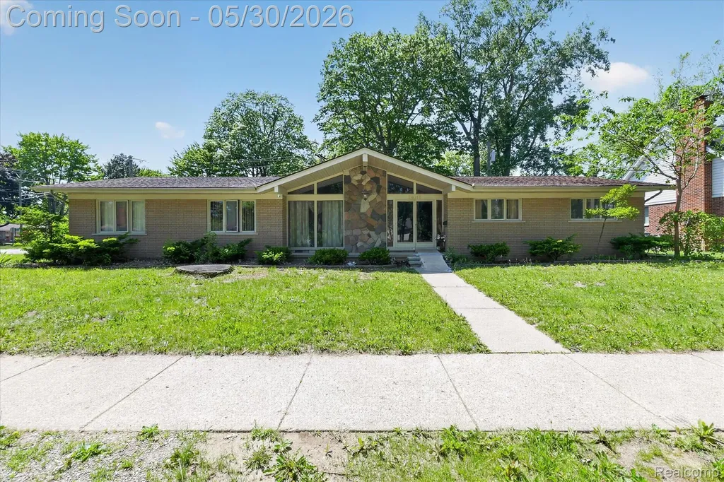 28013 Roan Drive Warren City MI 48093