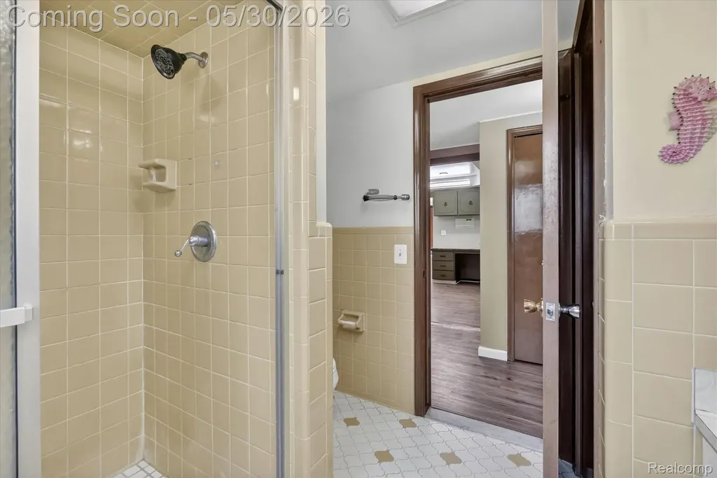 28013 Roan Drive Warren City MI 48093
