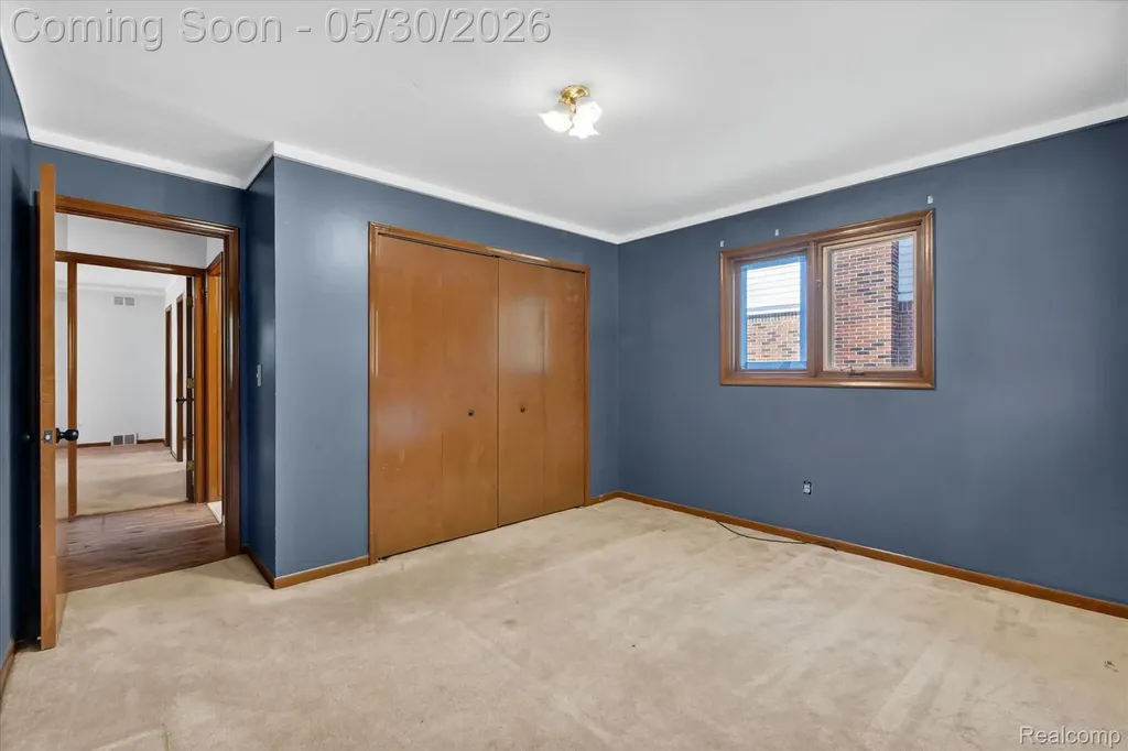 28013 Roan Drive Warren City MI 48093
