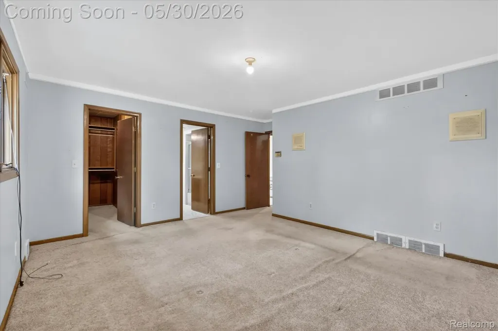 28013 Roan Drive Warren City MI 48093
