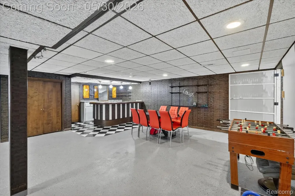 28013 Roan Drive Warren City MI 48093