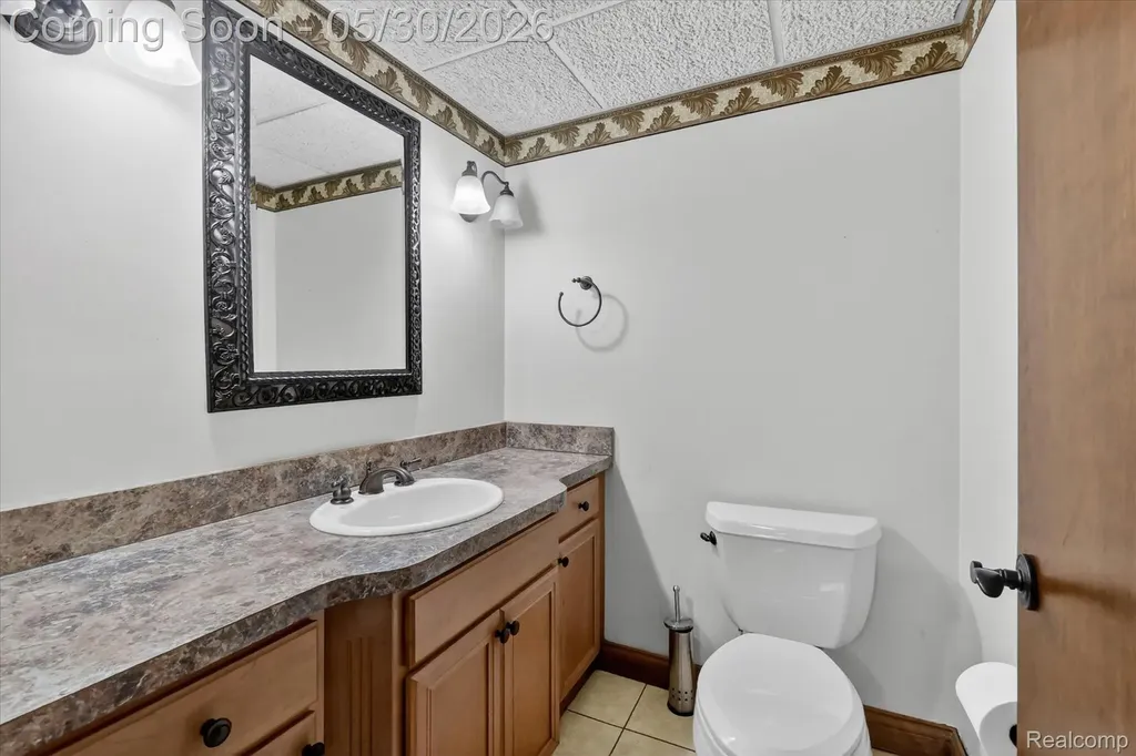 28013 Roan Drive Warren City MI 48093