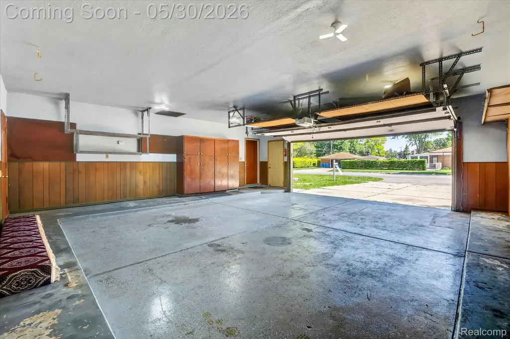 28013 Roan Drive Warren City MI 48093