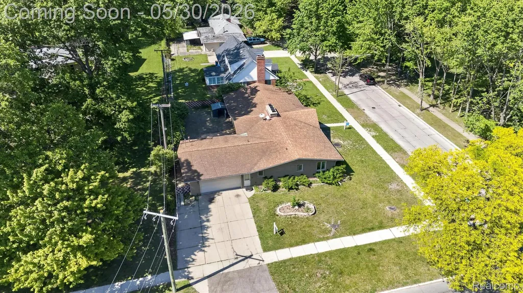 28013 Roan Drive Warren City MI 48093