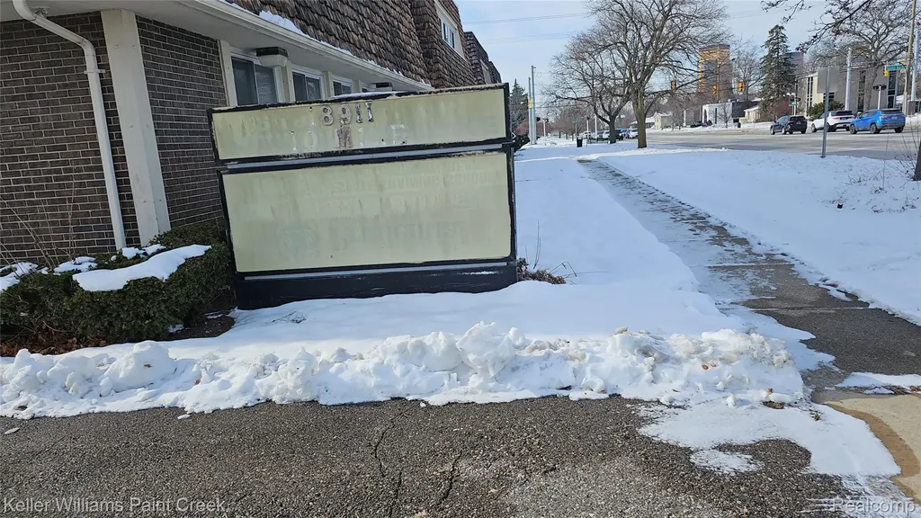18911 W 10 Mile Road Southfield City MI 48075