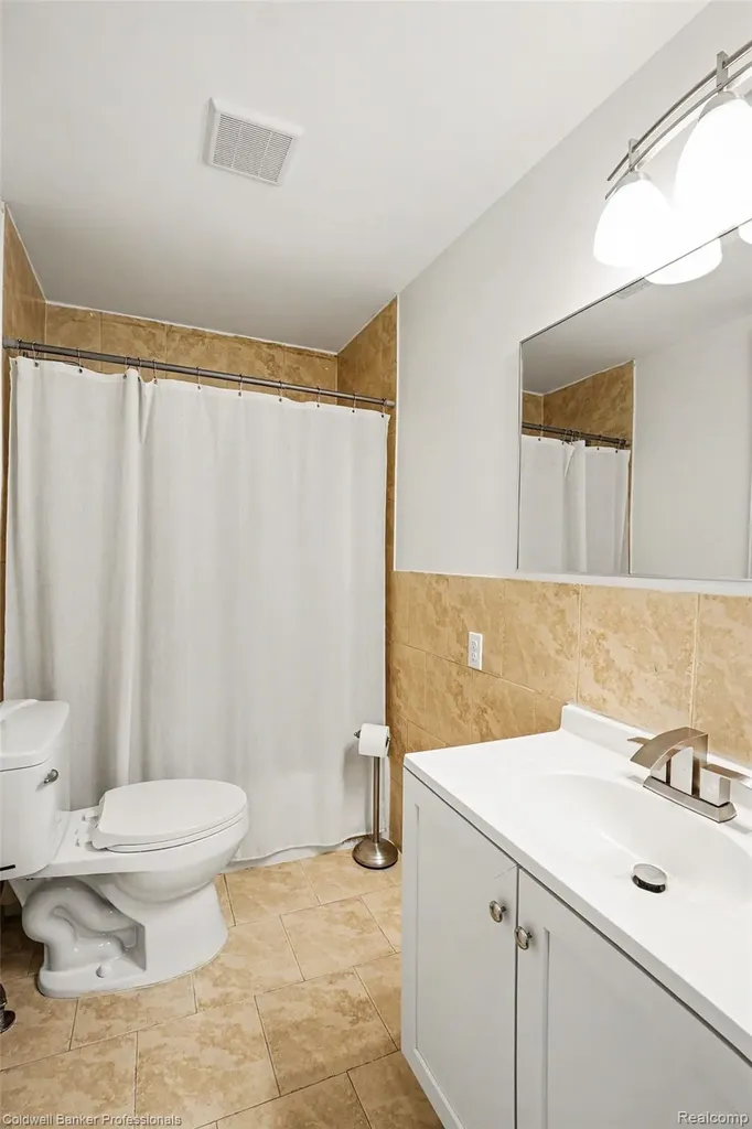 8610 Highland Road White Lake Charter Township MI 48386