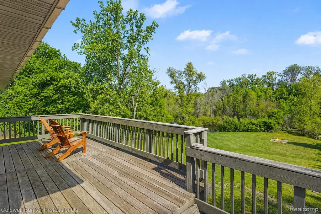 8610 Highland Road White Lake Charter Township MI 48386