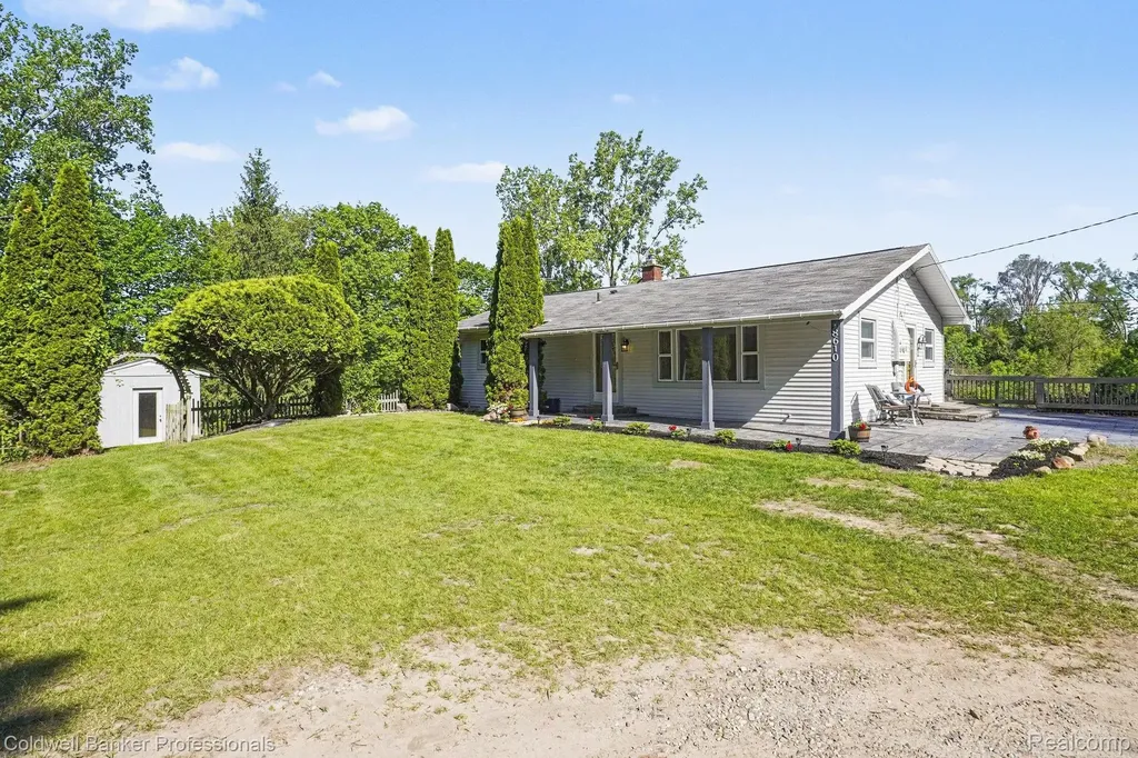 8610 Highland Road White Lake Charter Township MI 48386