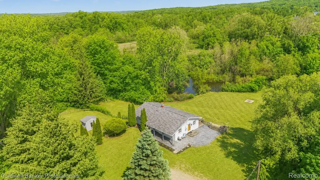 8610 Highland Road White Lake Charter Township MI 48386