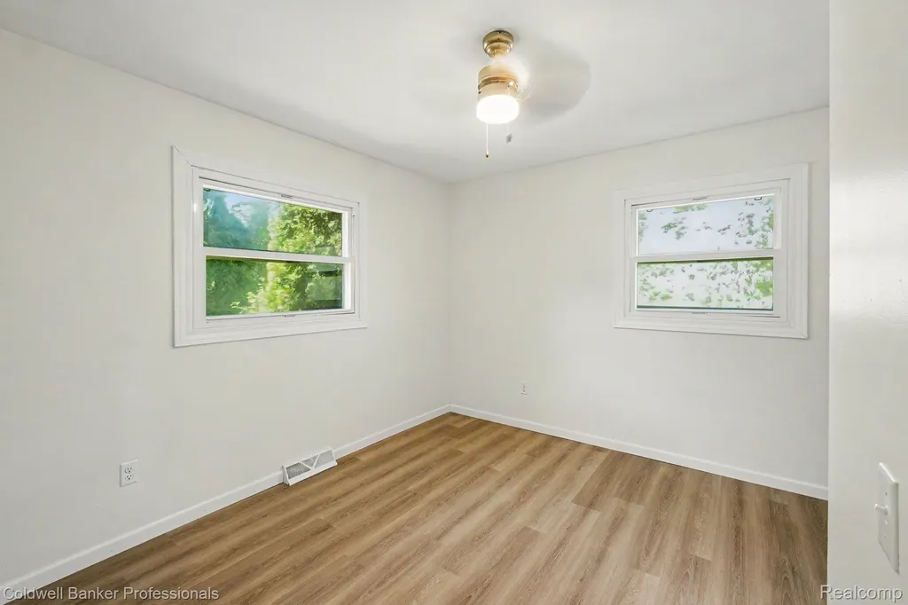 8610 Highland Road White Lake Charter Township MI 48386