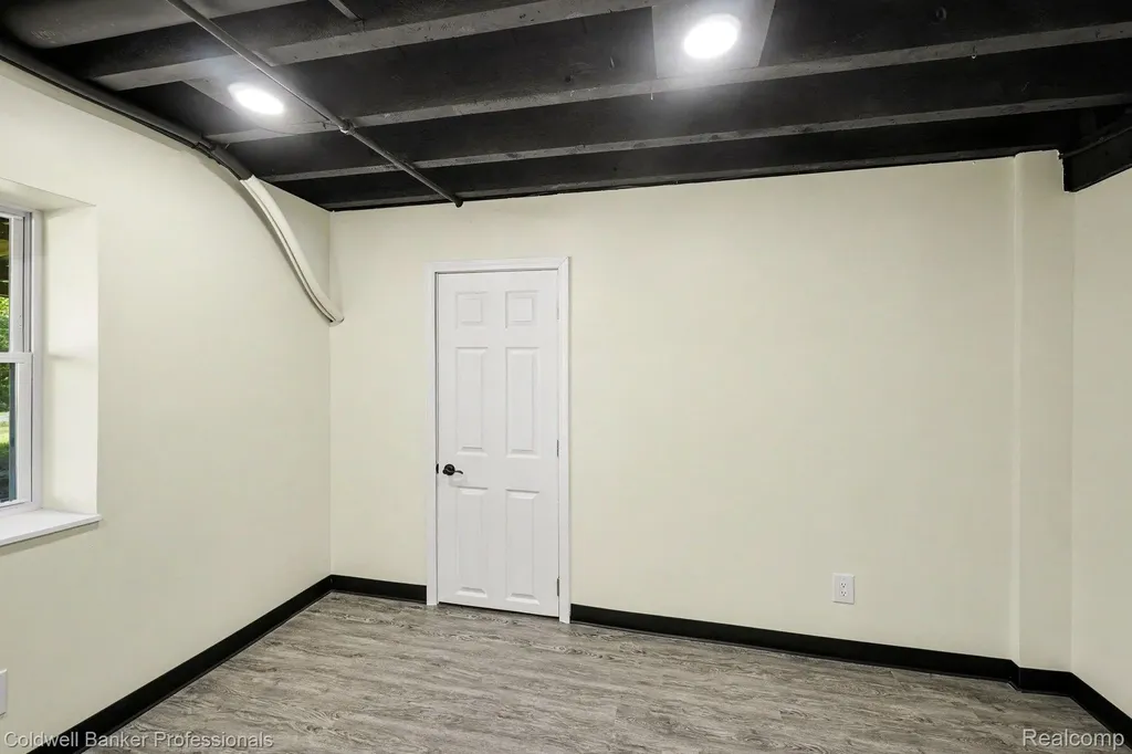 8610 Highland Road White Lake Charter Township MI 48386
