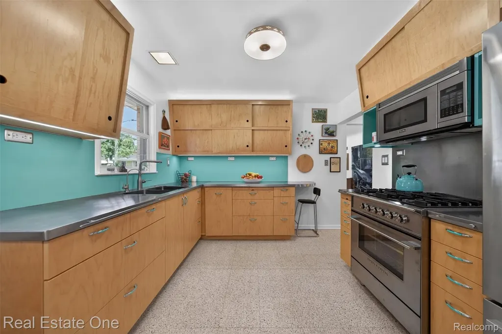 1431 Marywood Drive Royal Oak City MI 48067