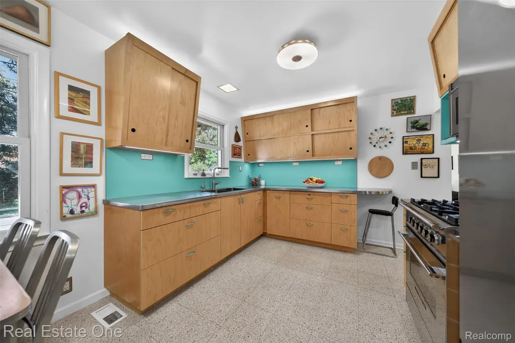 1431 Marywood Drive Royal Oak City MI 48067