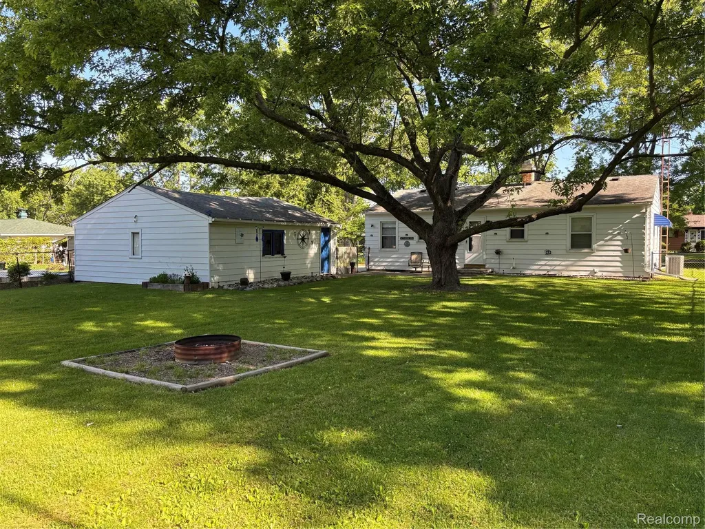6405 Springdale Drive Grand Blanc City MI 48439