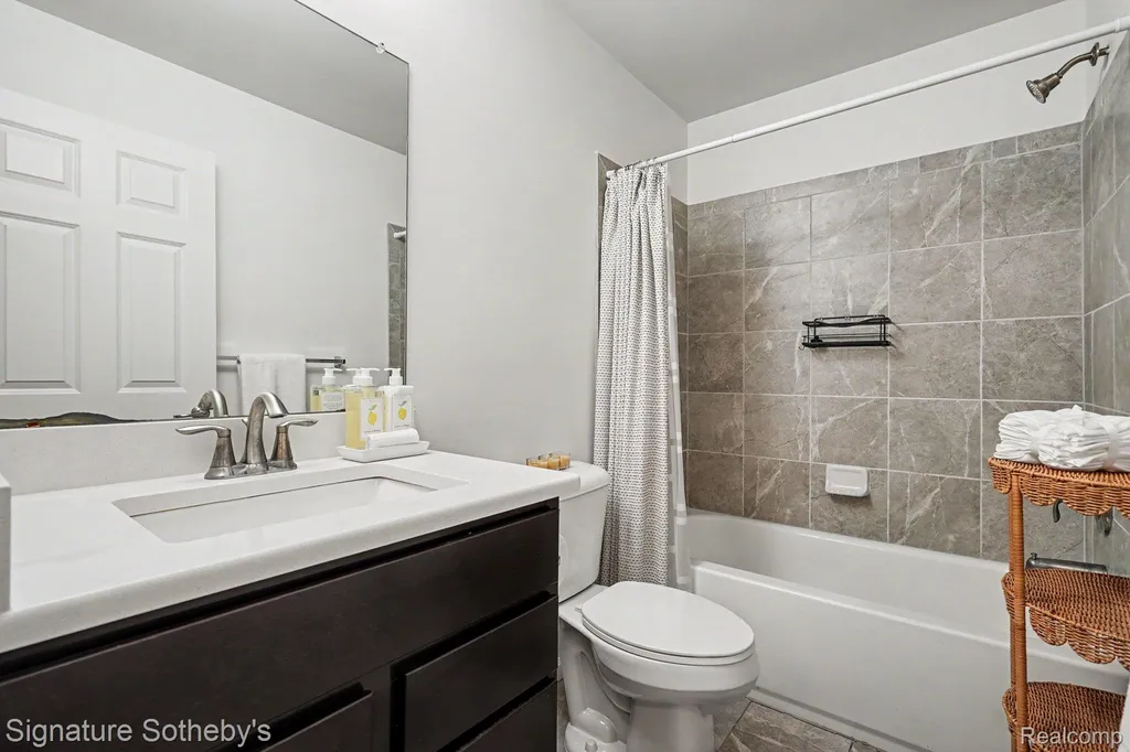 2500 Normandy Road Royal Oak City MI 48073