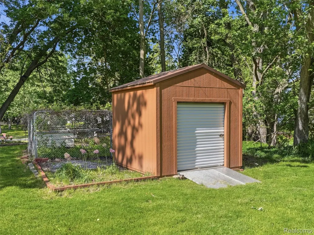 5059 Kidder Road Almont Village MI 48003