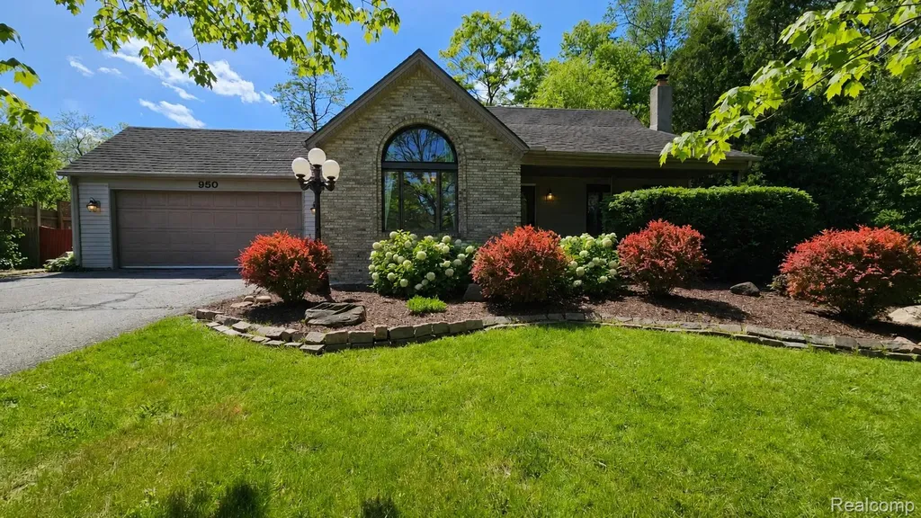 950 Fuller Lane White Lake Charter Township MI 48386