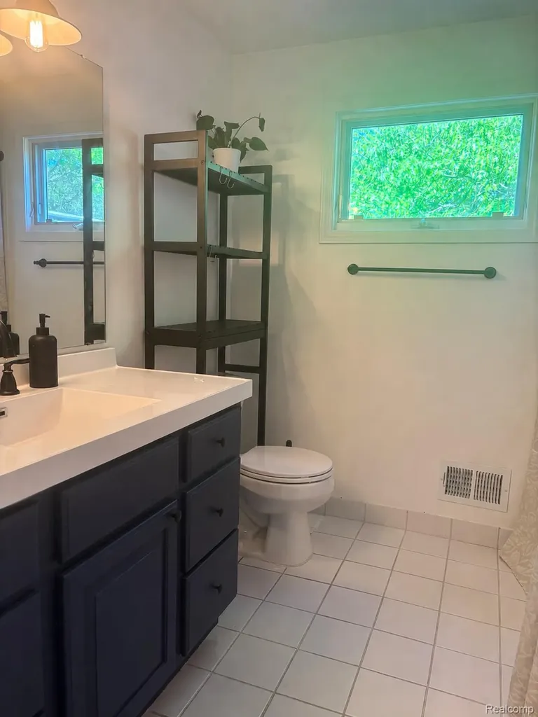 950 Fuller Lane White Lake Charter Township MI 48386