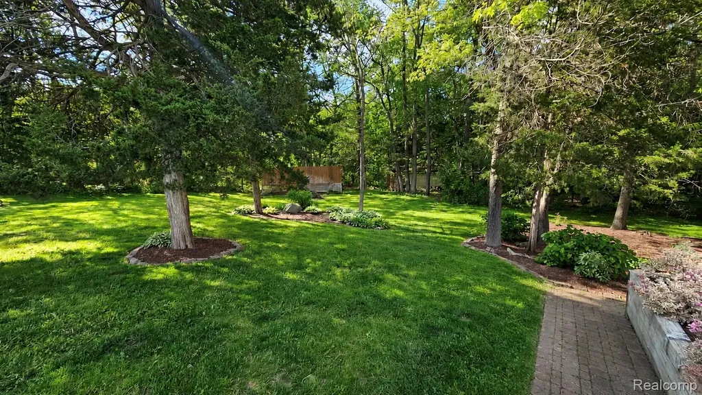 950 Fuller Lane White Lake Charter Township MI 48386