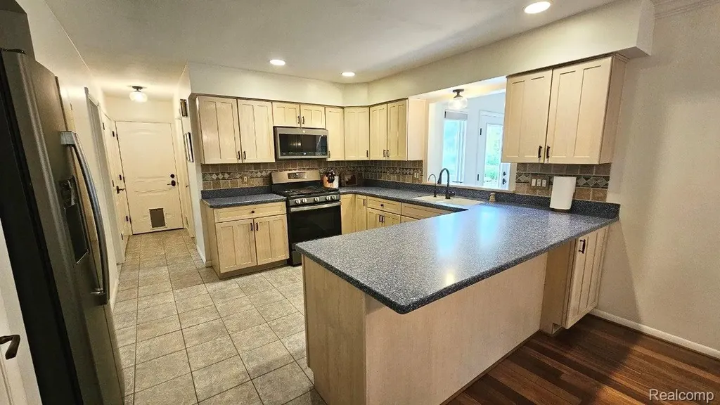 950 Fuller Lane White Lake Charter Township MI 48386