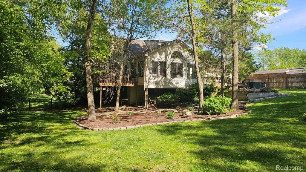 950 Fuller Lane White Lake Charter Township MI 48386