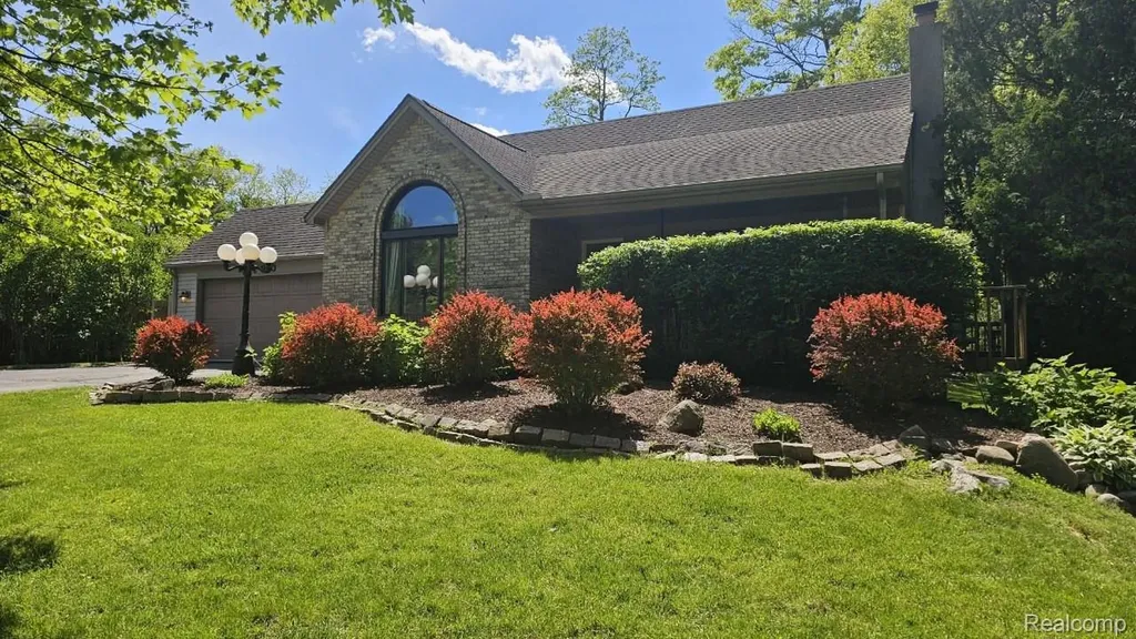 950 Fuller Lane White Lake Charter Township MI 48386