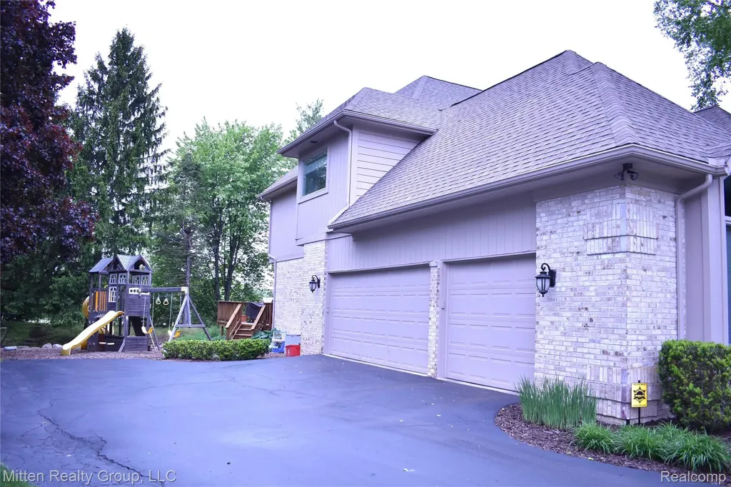 3351 Red Fox Court West Bloomfield Charter Township MI 48324