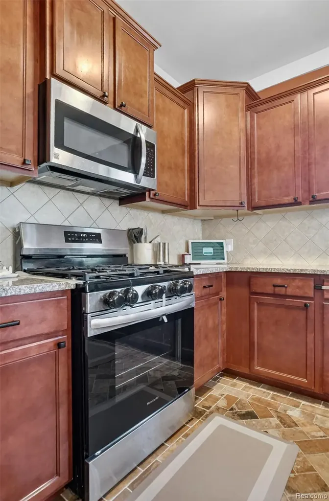 3524 Amber Oaks Drive Howell Township MI 48855