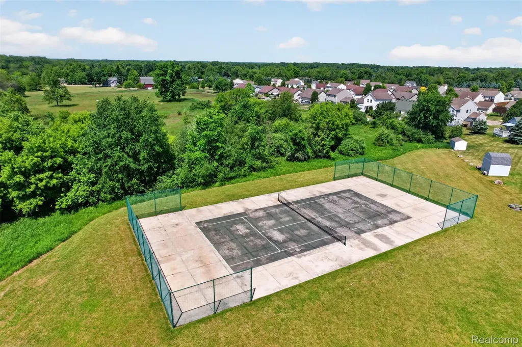 3524 Amber Oaks Drive Howell Township MI 48855