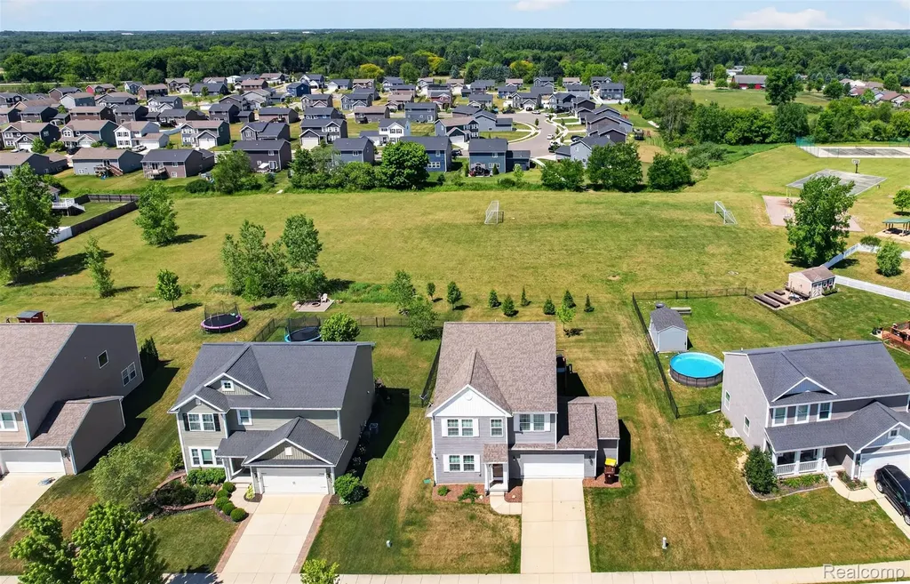 3524 Amber Oaks Drive Howell Township MI 48855