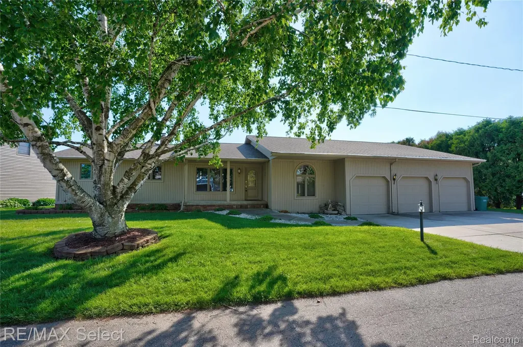 13154 Lake Shore Drive Fenton Charter Township MI 48430
