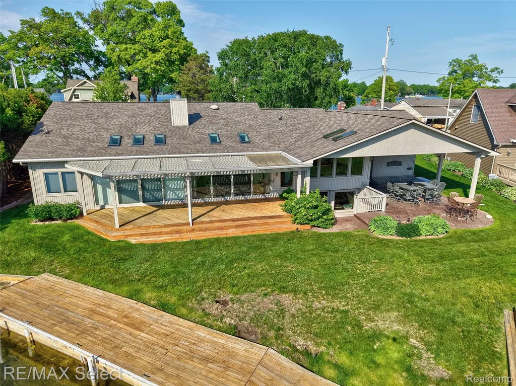13154 Lake Shore Drive Fenton Charter Township MI 48430