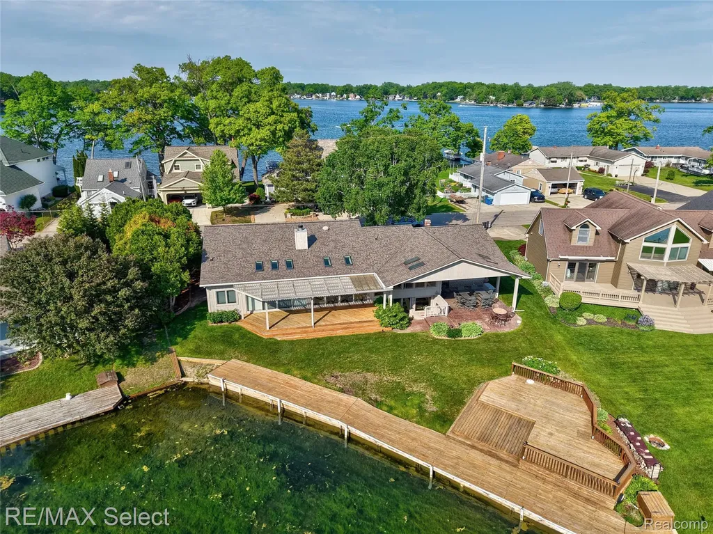 13154 Lake Shore Drive Fenton Charter Township MI 48430