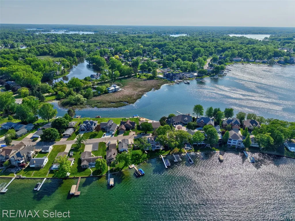 13154 Lake Shore Drive Fenton Charter Township MI 48430
