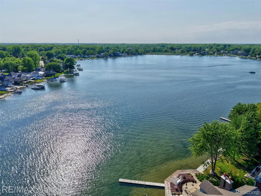 13154 Lake Shore Drive Fenton Charter Township MI 48430