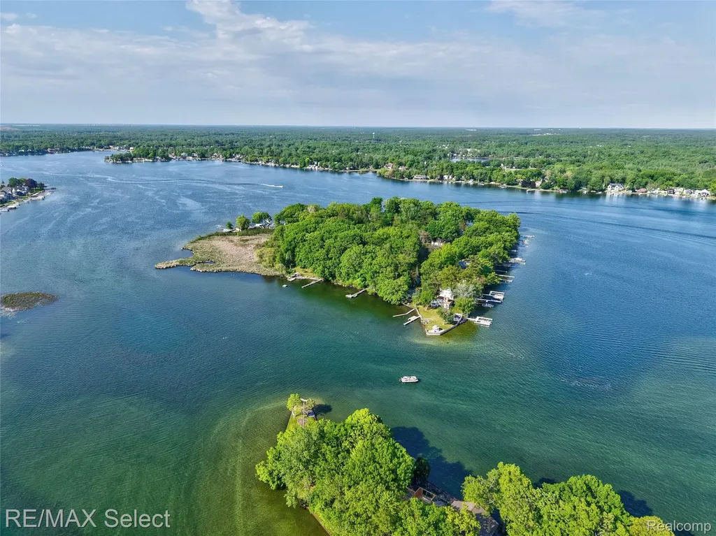 13154 Lake Shore Drive Fenton Charter Township MI 48430