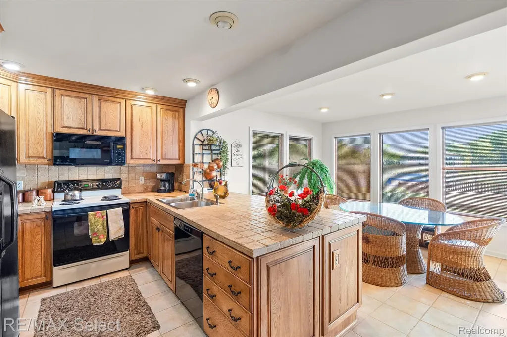 13154 Lake Shore Drive Fenton Charter Township MI 48430