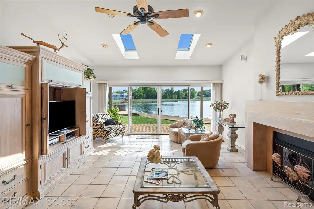 13154 Lake Shore Drive Fenton Charter Township MI 48430