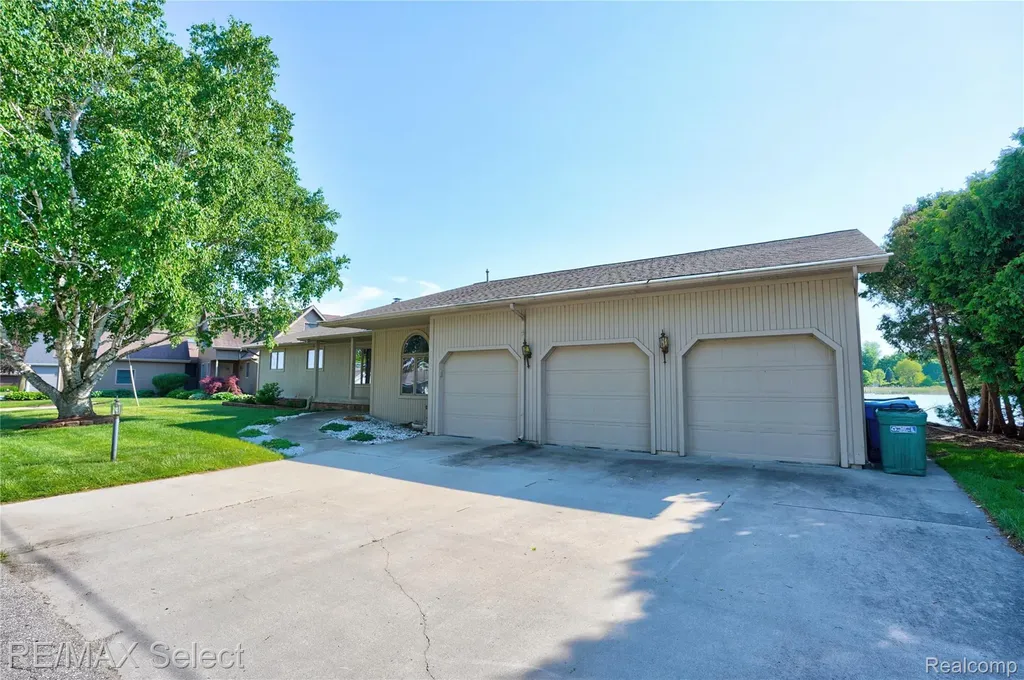 13154 Lake Shore Drive Fenton Charter Township MI 48430
